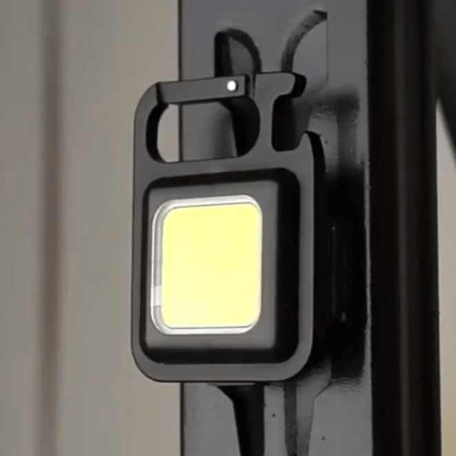 Multifunctional Keychain Light - Luminoya
