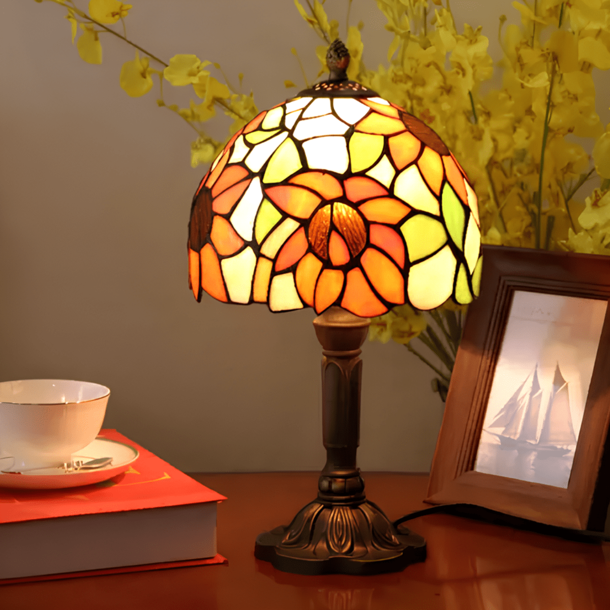 Antique Stained Glass Lamp - Luminoya