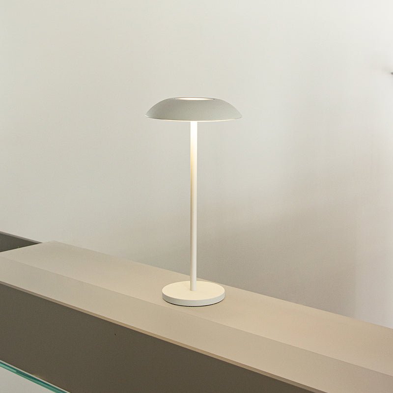 Iron Elegance Lamp - Luminoya
