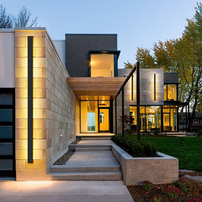 Linear Luxe™ Outdoor Sconce - Luminoya